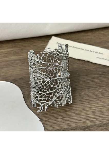 Delikli Mercan Desenli Metal Sert Bileklik (Yurt Dışından) fiyatları