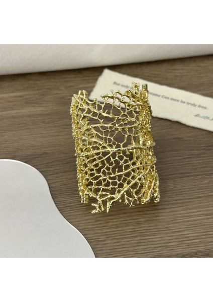 Delikli Mercan Desenli Metal Sert Bileklik (Yurt Dışından) modelleri