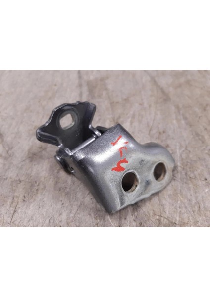 Clio Ön Kapı Menteşesi Alt Sol Hatchback 2019- Oem No (804006726R)