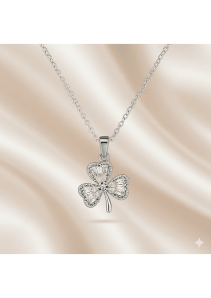 Kadın Çelik Kolye - Yonca Yaprağı Tasarım - Beyaz Zirkon Taşlı - Gümüş Renk fırsatları