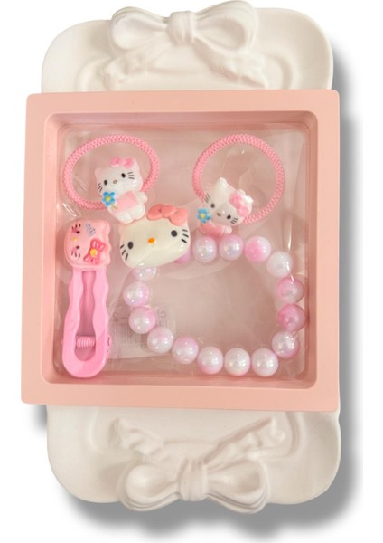 Kare Kutu Içerisinde Mine Kaplamalı Prenses Figürlü Inci Bileklik ve Karışık Figürlü Renk Kız Çocuk Toka Seti fiyatları