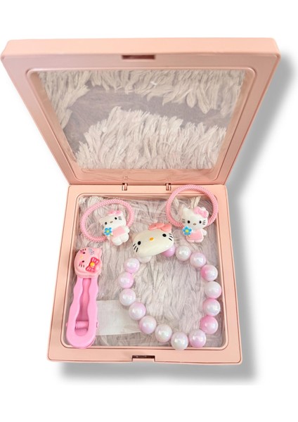 Kare Kutu Içerisinde Mine Kaplamalı Prenses Figürlü Inci Bileklik ve Karışık Figürlü Renk Kız Çocuk Toka Seti modelleri
