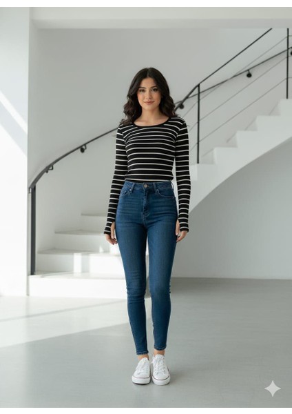 Bisiklet Yaka Parmak Geçmeli Bluz fiyatları