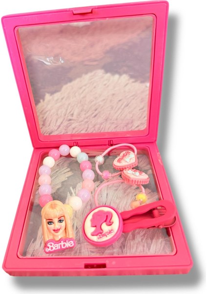 Kare Kutu Içerisinde Mine Kaplamalı Prenses Figürlü Inci Bileklik ve Karışık Figürlü Renk Kız Çocuk Toka Seti