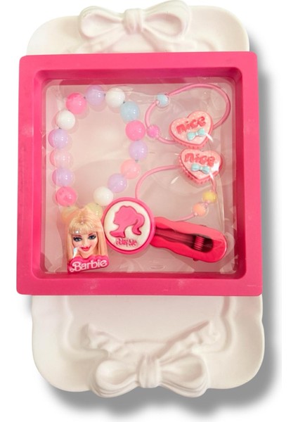 Kare Kutu Içerisinde Mine Kaplamalı Prenses Figürlü Inci Bileklik ve Karışık Figürlü Renk Kız Çocuk Toka Seti fiyatları