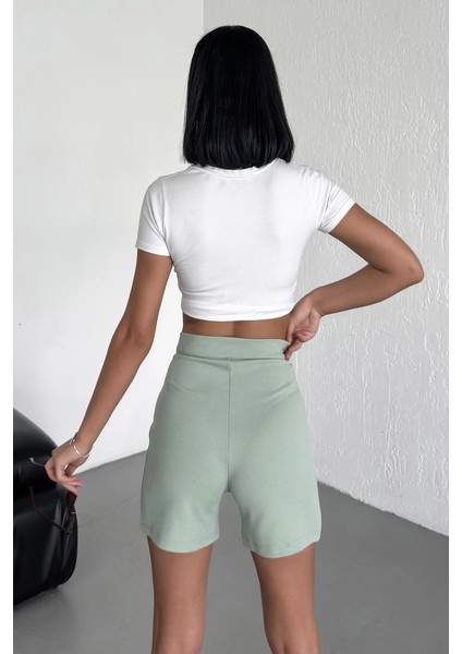 Tarz ve Rahatlığı Bir Arada Sunan Yüksek Bel Esnek Likralı Krep Şort Su Yeşili indirimleri