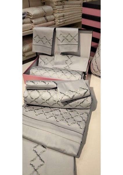 %100 Pamuk Saten Nakış Işlemeli Nevresim Takımı - Çift Kişilik // 6 Parça / Zarif Çeyiz Takımı, fiyatları