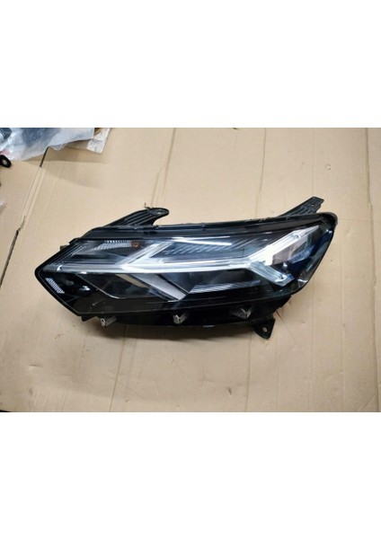 Dacia Sandero Stepway / Jogger 2020- Far Sol Oem No (260605914R)