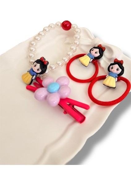 Kare Kutu Içerisinde Mine Kaplamalı Disney Prenses Figürlü Inci Bileklik ve Karışık Figürlü Renk Kız Çocuk Toka Seti fırsatları