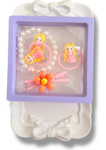 Kare Kutu Içerisinde Mine Kaplamalı Disney Prenses Figürlü Inci Bileklik ve Karışık Figürlü Renk Kız Çocuk Toka Seti modelleri