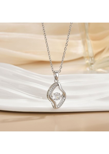 Yeni Basit Titanyum Çelik Kolye Kadın 18K Gül Altın Dört Yapraklı Yonca Kolye Ins Gelgit Net Kırmızı Patlama Modelleri Köprücük Kemiği Zinciri (Yurt Dışından)