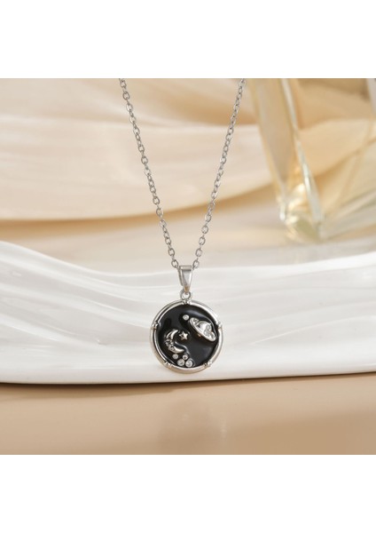 Yeni Kadın Yıldızlar ve Ay Köprücük Kemiği Zinciri Titanyum Çelik Renk Kaybetmez Çok Yönlü Kişilik Tasarım Duygusu Boyun Zinciri Hafif Lüks Stil (Yurt Dışından)