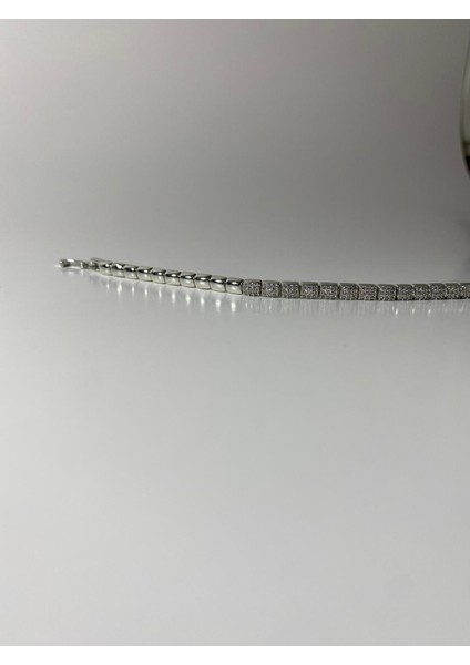 Parlak Taş Detaylı özel seri Şık Kadın Gümüş Bileklik fiyatları