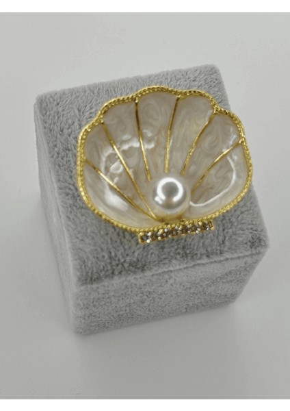 Beyaz Sedef Yansımalı Istiridye Figürlü Inci Detaylı Gold Broş fırsatları