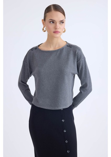 Omuzu Düğmeli Geniş Yaka Bluz