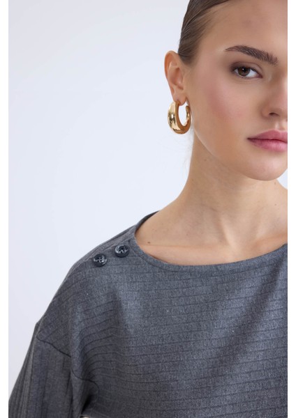 Omuzu Düğmeli Geniş Yaka Bluz modelleri