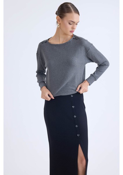 Omuzu Düğmeli Geniş Yaka Bluz fırsatları