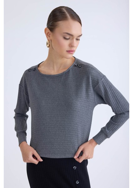 Omuzu Düğmeli Geniş Yaka Bluz indirimleri