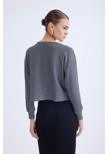 Omuzu Düğmeli Geniş Yaka Bluz