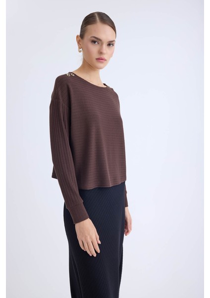 Omuzu Düğmeli Geniş Yaka Bluz fiyatları