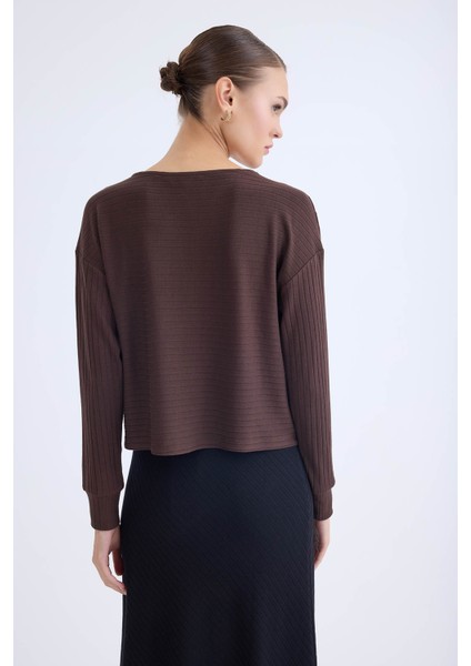 Omuzu Düğmeli Geniş Yaka Bluz