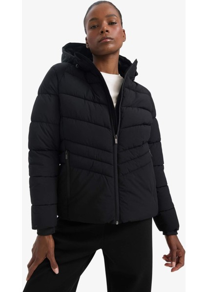 Su İtici Regular Fit Kapüşonlu Fermuarlı Cepli Mont C8141AX25WN