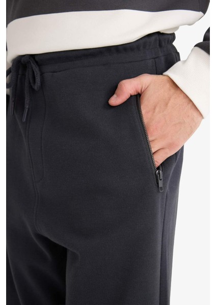 Regular Fit Beli Bağcıklı Düz Paça Eşofman Altı fırsatları