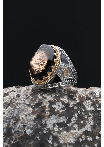 925 Ayar Gümüş Erkek Yüzük Hasbiyallah Yazılı (Allah Bana Yeter) Sıkma Kehribar Taşlı 902344 fiyatları