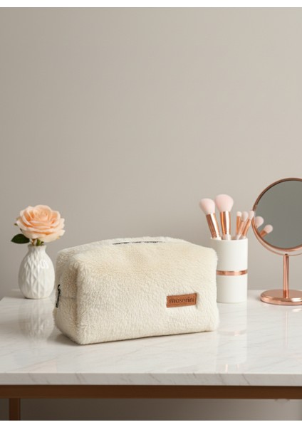 Krem Yumuşak Peluş Makyaj Çantası – Kadınlar İçin Büyük Boy XL Seyahat Kozmetik Düzenleyici, Çok Amaçlı Kaliteli Astar