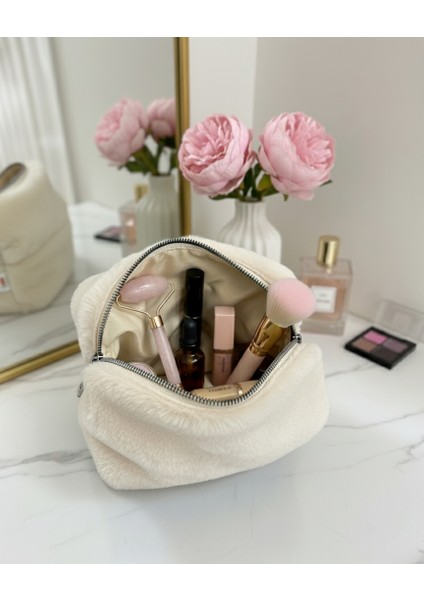 Krem Yumuşak Peluş Makyaj Çantası – Kadınlar İçin Büyük Boy XL Seyahat Kozmetik Düzenleyici, Çok Amaçlı Kaliteli Astar