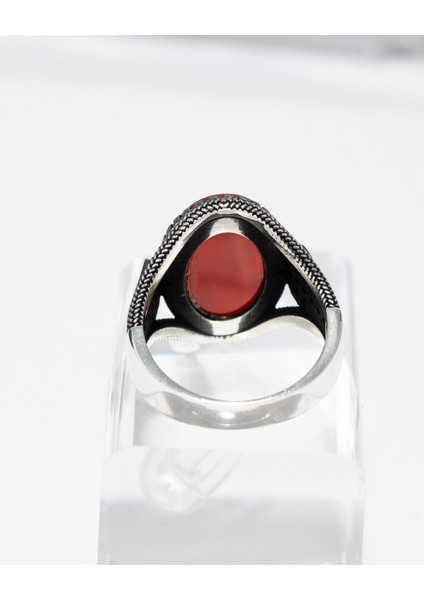 Modern Dokulu Kırmızı Akik Taşlı 925 Ayar Gümüş Erkek Yüzük – Güçlü ve Şık Bir Duruş