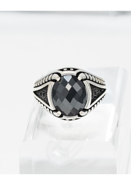 Siyah Oniks Taşlı 925 Ayar Gümüş Erkek Yüzük – Zarif ve Güçlü Bir Duruş