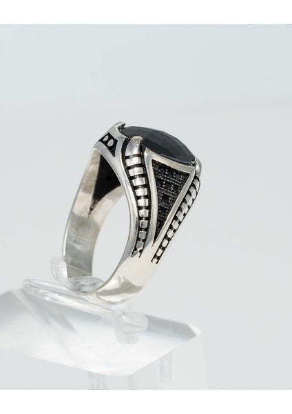 Siyah Oniks Taşlı 925 Ayar Gümüş Erkek Yüzük – Zarif ve Güçlü Bir Duruş modelleri