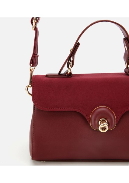 03CAH317140A780 KADIN Bordo Kilit Detaylı Omuz Çantası modelleri