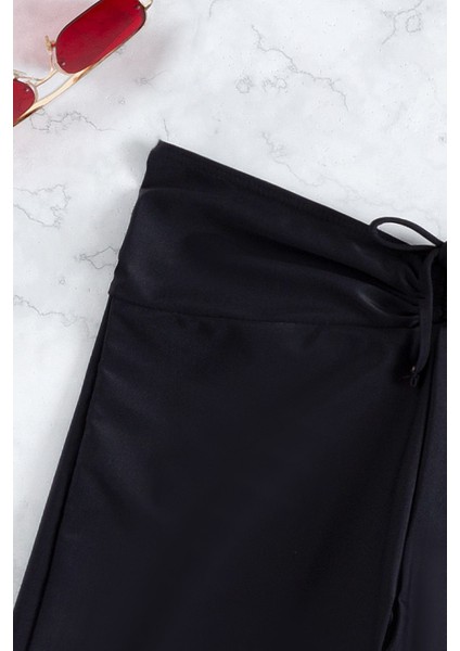 Kadın Siyah Önden Bağcıklı Deniz Şortu fırsatları