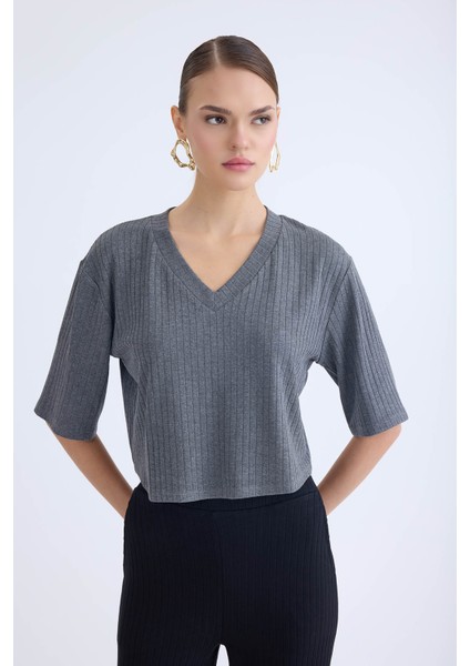 V Yaka Kısa Kol Bluz