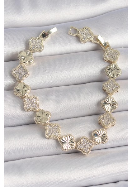 Bfs Pirinç Gold Renk Zirkon Taşlı İşlemeli Yonca Model Vıp Seri Exculusive Kadın Bileklik