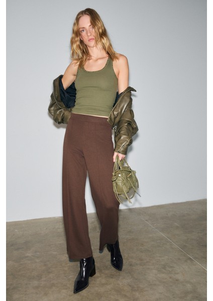 Freda Kadın Kalın Interlok Tok ve Esnek Kumaşlı Flare Paça Önü Nervürlü Beli Lastikli Koyu Kahverengi Pantolon