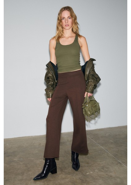 Freda Kadın Kalın Interlok Tok ve Esnek Kumaşlı Flare Paça Önü Nervürlü Beli Lastikli Koyu Kahverengi Pantolon modelleri