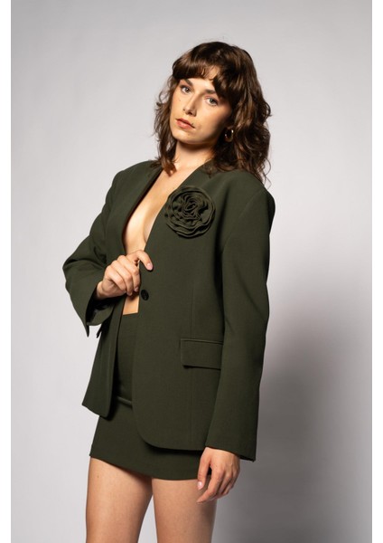 Kadın Açık Haki Gül Detaylı Yakasız Blazer fiyatları