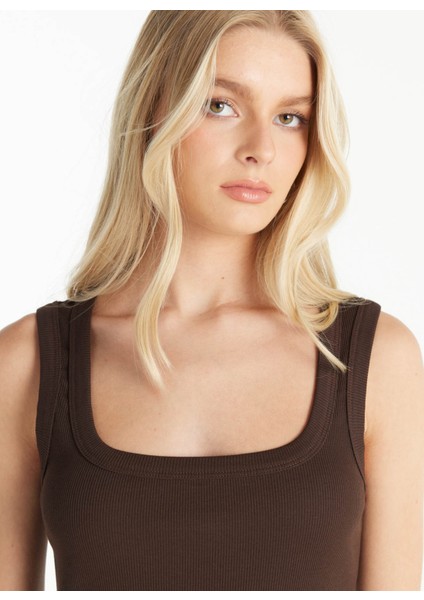 Kare Yaka Düz Koyu Kahve Kadın Atlet TBWRTS1086 indirimleri