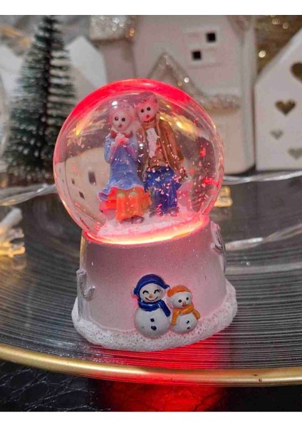 Bankta Sevgili Kar Küresi