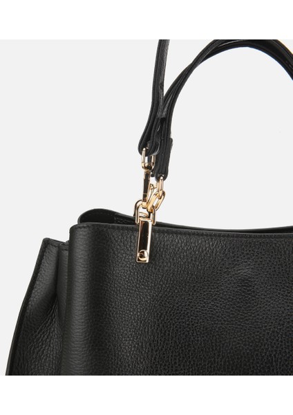 03CAH316700A100 KADIN Deri Siyah Fermuarlı Omuz Çantası modelleri