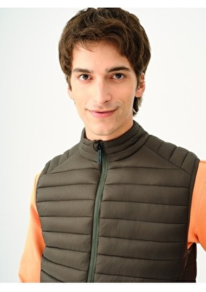 Erkek Yelek Khaki Renkli Konforlu ve Şık Tasarım Günlük Kullanım İçin