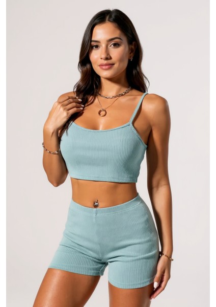 Kadın Açık Mavi Şortlu Kaşkorse Gecelik Takım – Modern, Konforlu ve Günlük Kombinlere Uygun