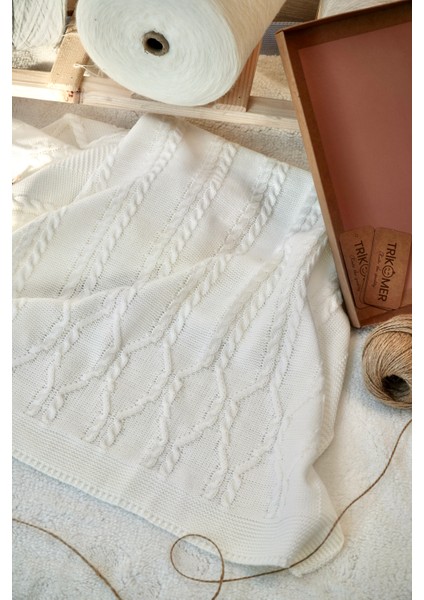 Triko Örgülü Mevsimlik Özel Kutulu Bebek Battaniyesi