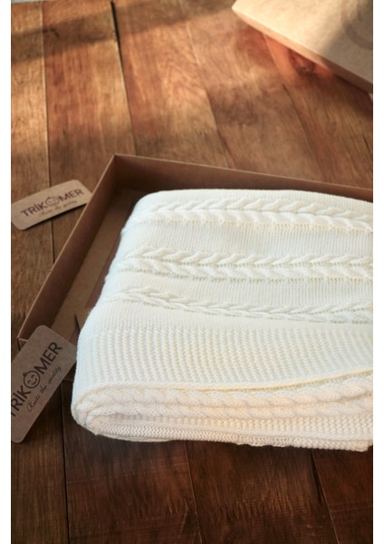 Triko Örgülü Mevsimlik Özel Kutulu Bebek Battaniyesi