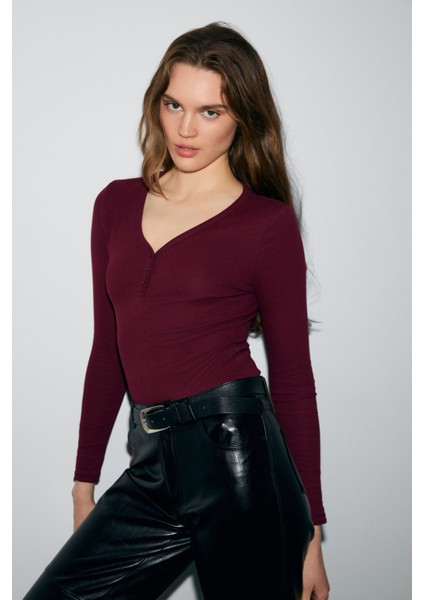 Kalanı Kadın Uzun Kollu V Yaka Patlı Düğmeli Bordo Body