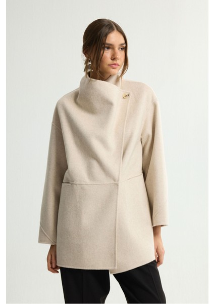 Geniş Yakalı Kaban Vanilya 136L9578000