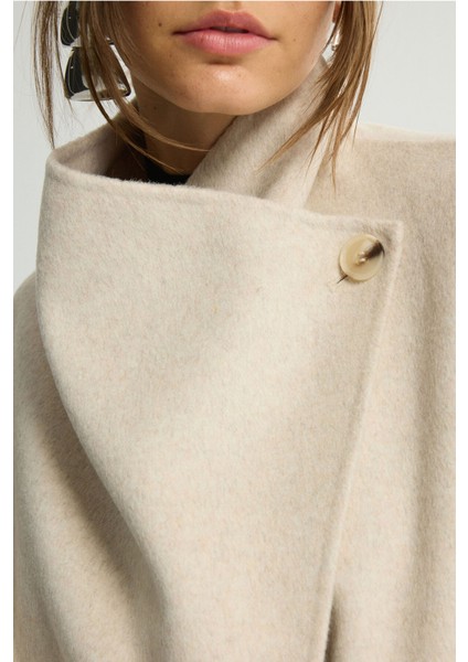 Geniş Yakalı Kaban Vanilya 136L9578000 fiyatları